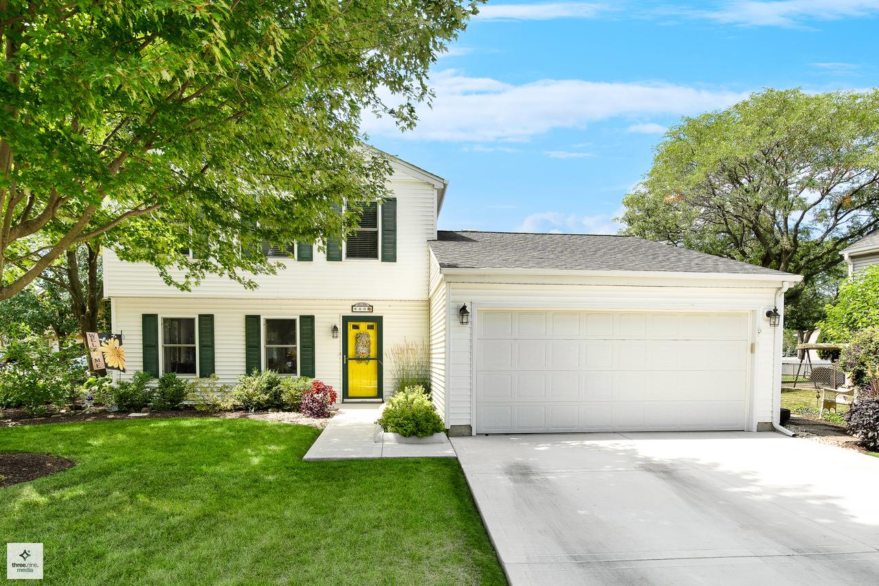 806 Ottawa Ct., Carol Stream, IL 60188
