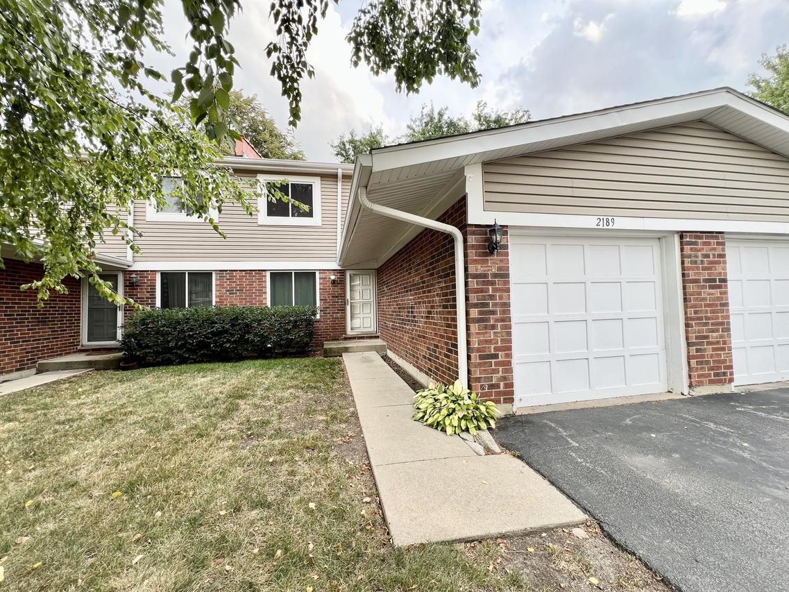 2189 N Queensburg Cir., Palatine, IL 60074