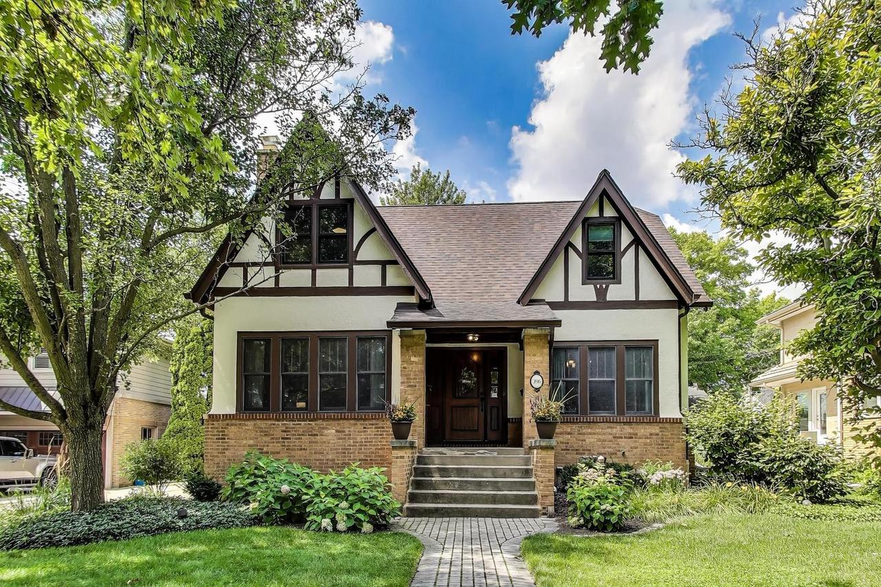 396 S Washington St., Elmhurst, IL 60126