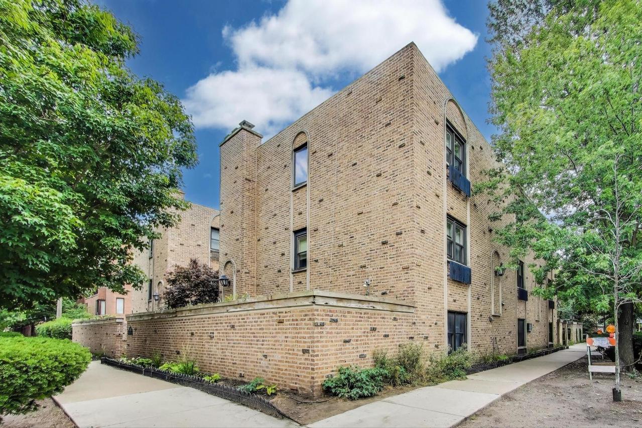 455 W Grant Pl. #6, Chicago, IL 60614