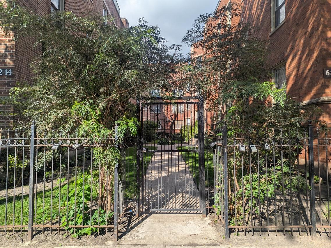 6814 N Ashland Blvd. #1C, Chicago, IL 60626