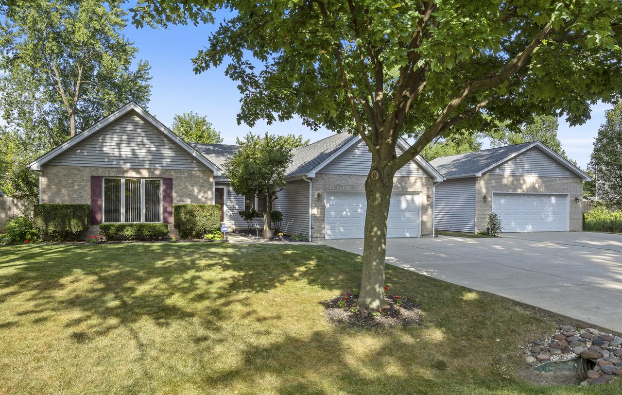 1N120 Darling St., Carol Stream, IL 60188