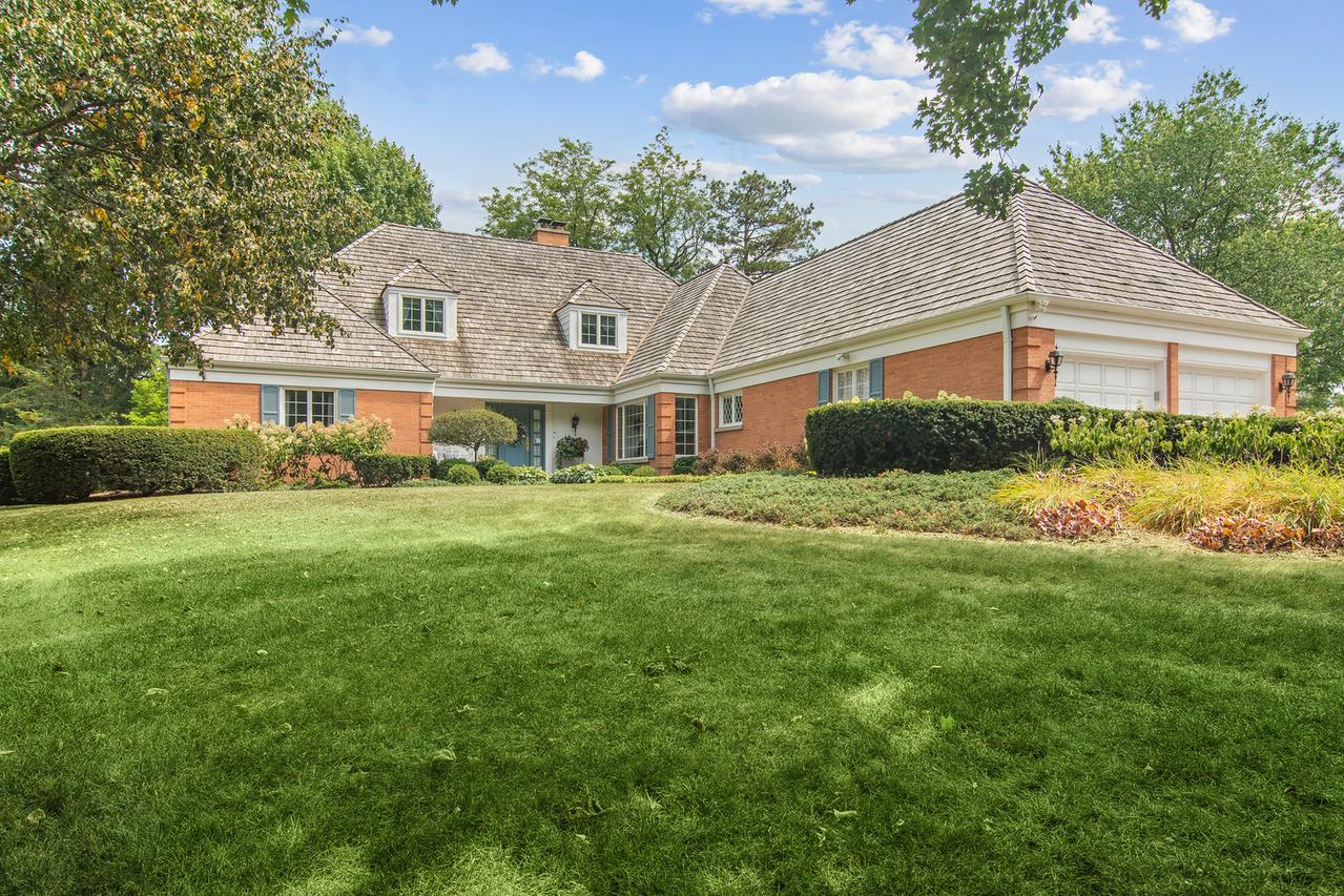 354 Grayfriars Ln., Inverness, IL 60067