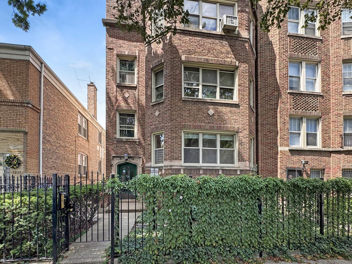 8234 S Ingleside Ave., Chicago, IL 60619
