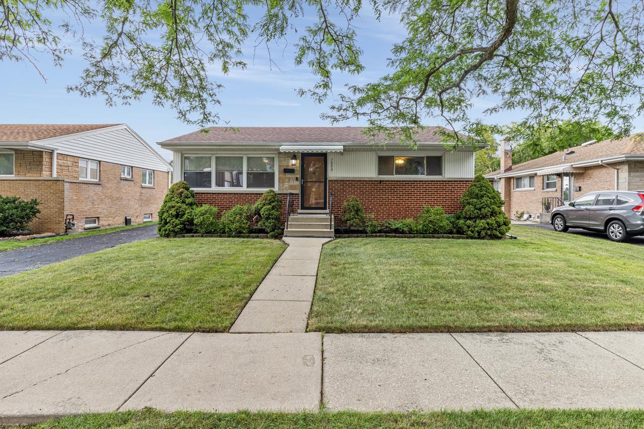 7226 W Greenleaf St., Niles, IL 60714