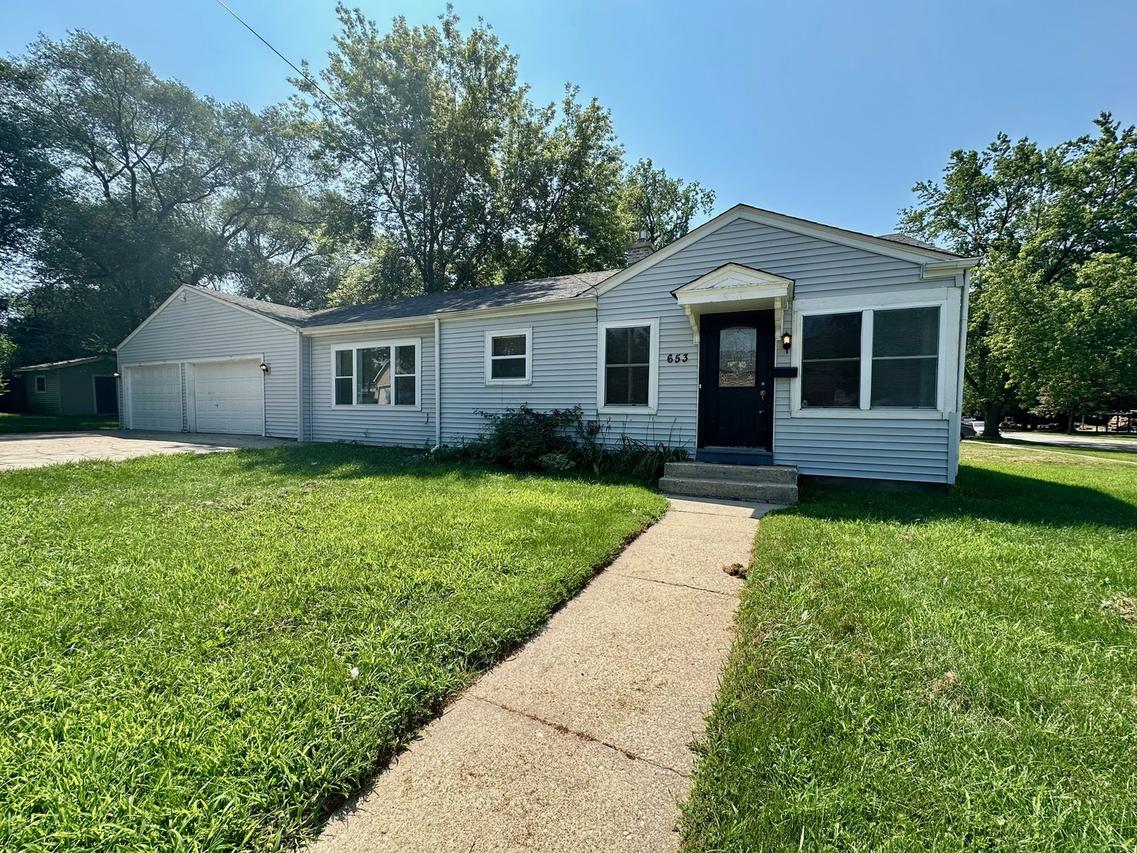 653 Elgin Ave., Elgin, IL 60120
