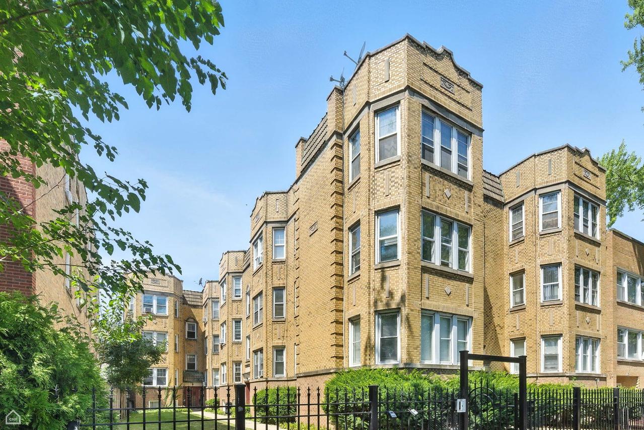 6214 N Mozart St. #3E, Chicago, IL 60659