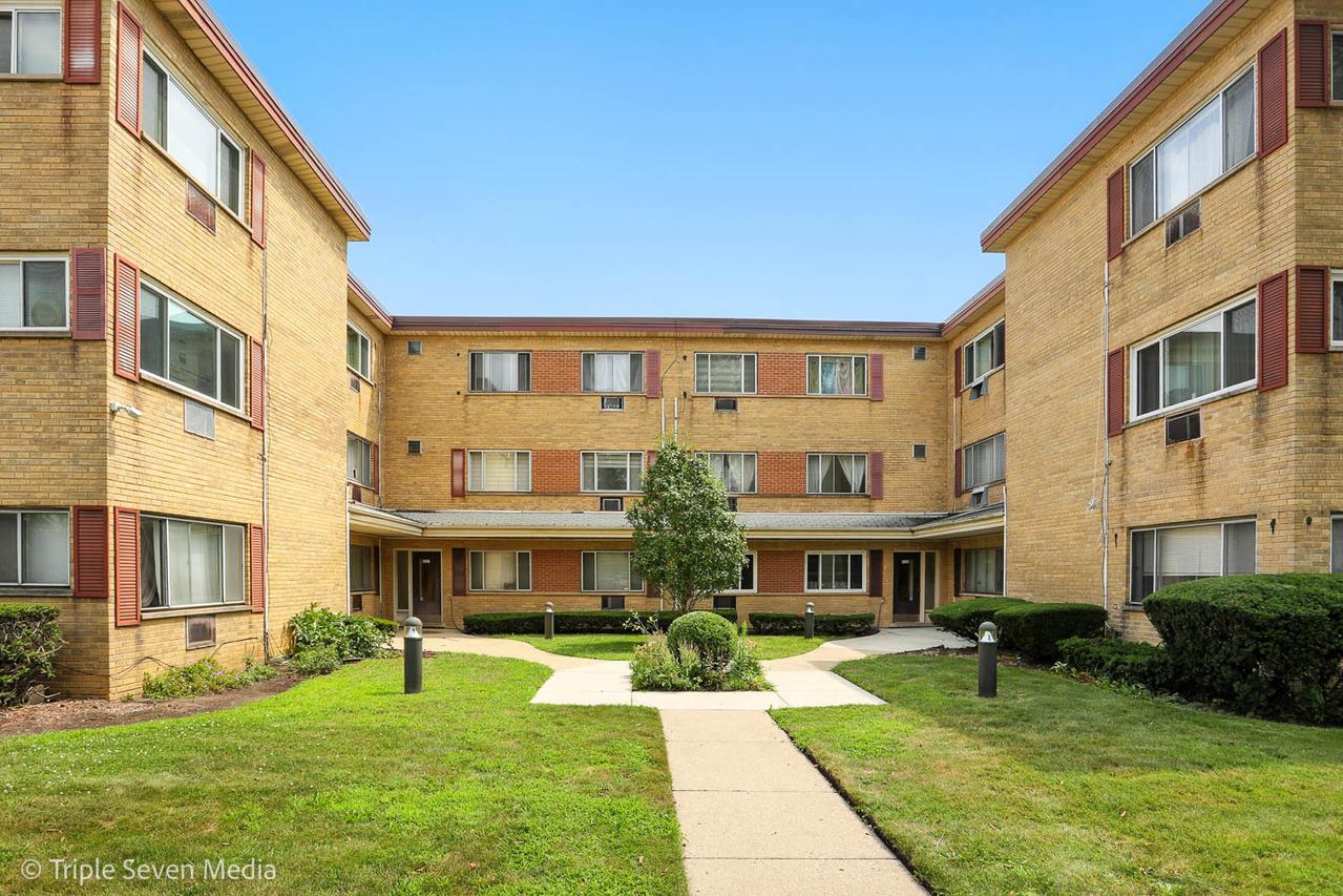 9207 Skokie Blvd. #306, Skokie, IL 60077