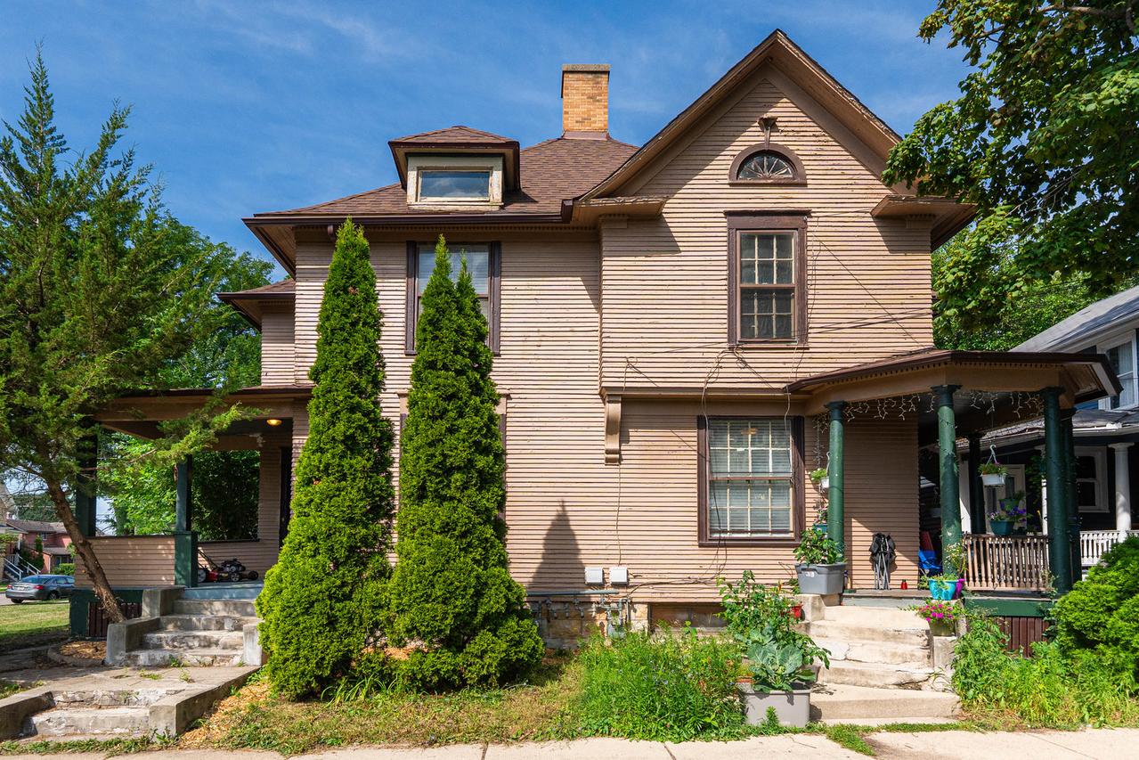 356-358 N Spring St., Elgin, IL 60120