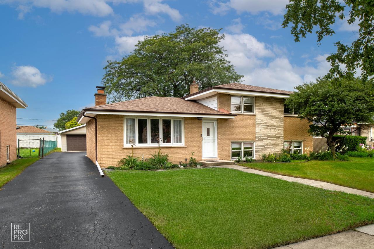 7706 S Oconto Ave., Bridgeview, IL 60455