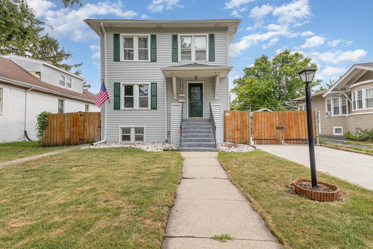 1057 Hollywood Ave., Des Plaines, IL 60016