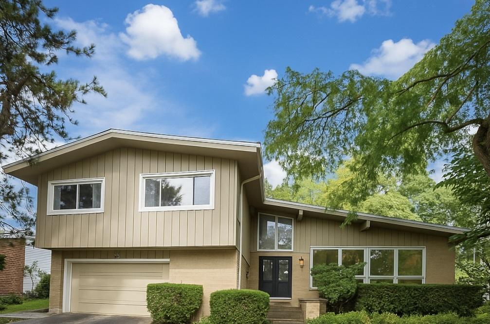 277 Charal Ln., Highland Park, IL 60035