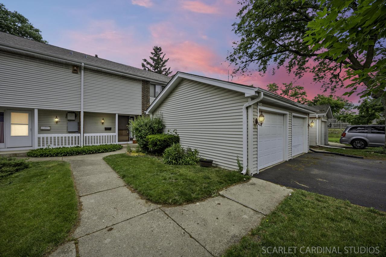 4S768 Pinehurst Dr., Naperville, IL 60563