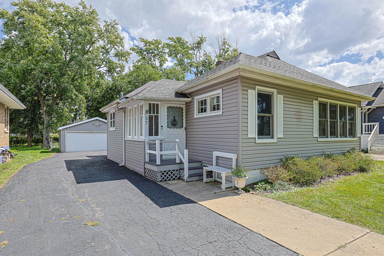 37 N Addison Rd., Villa Park, IL 60181
