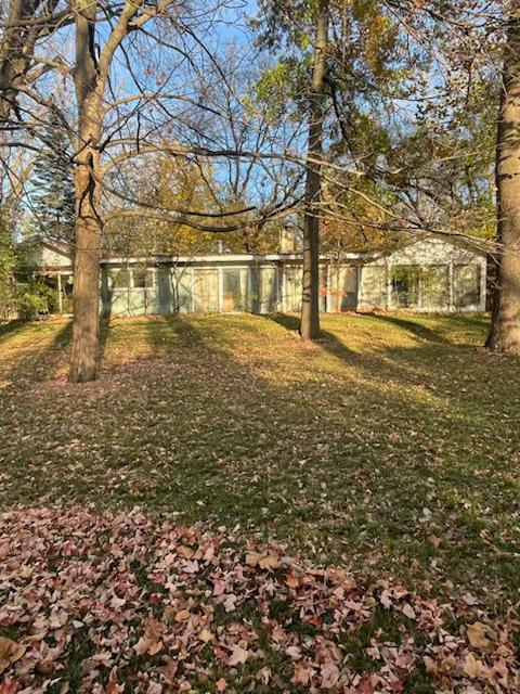 65 Lincolnshire Dr., Lincolnshire, IL 60069