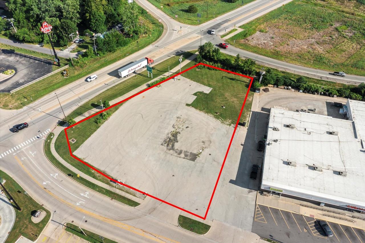 700 Eastwood Dr., Mahomet, IL 61853