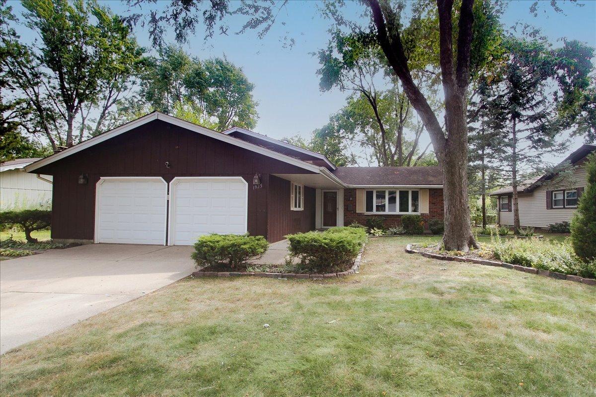1925 Syracuse Ln., Schaumburg, IL 60193