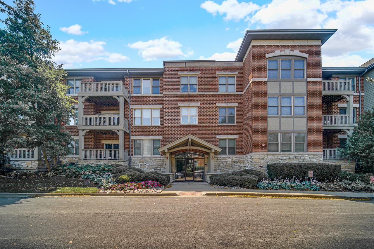 275 E Railroad Ave. #205, Bartlett, IL 60103