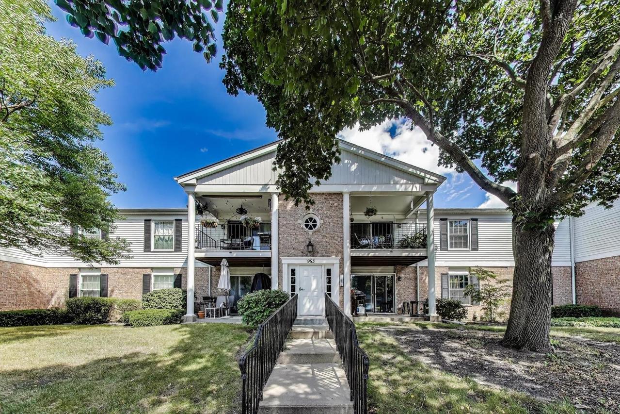963 Golf Course Rd. #3, Crystal Lake, IL 60014