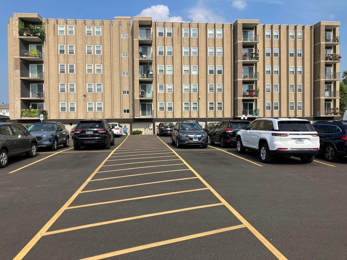 9514 Lawrence Ave. #2105, Schiller Park, IL 60176