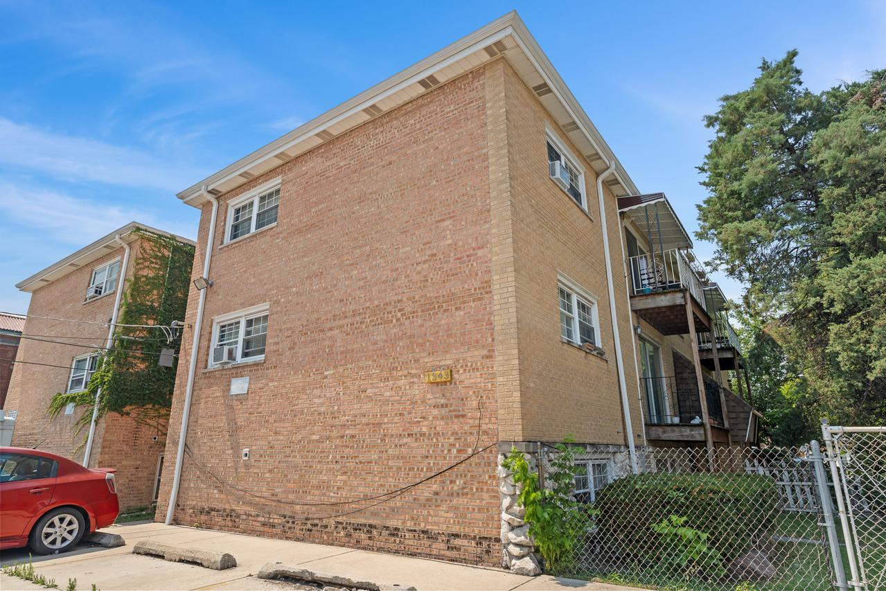 1343 S Austin Blvd. #2W, Cicero, IL 60804