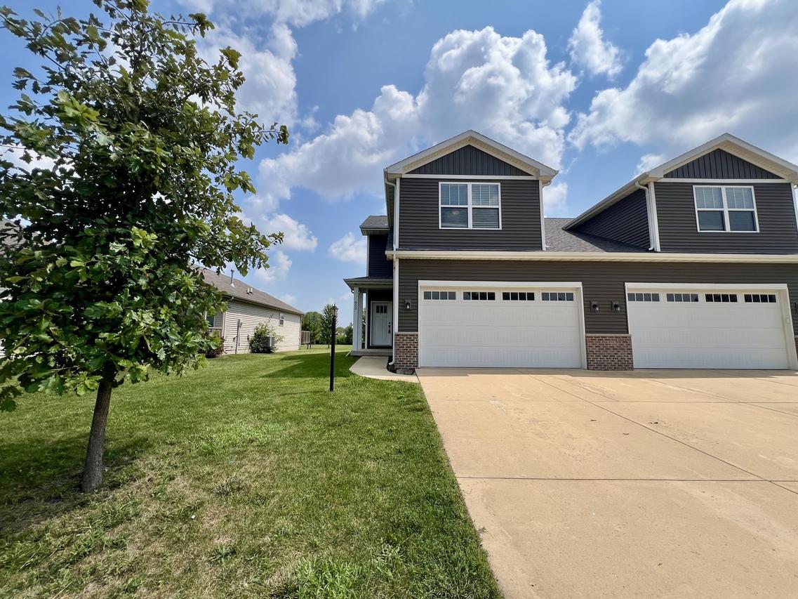 802 Sedgegrass Dr., Champaign, IL 61822