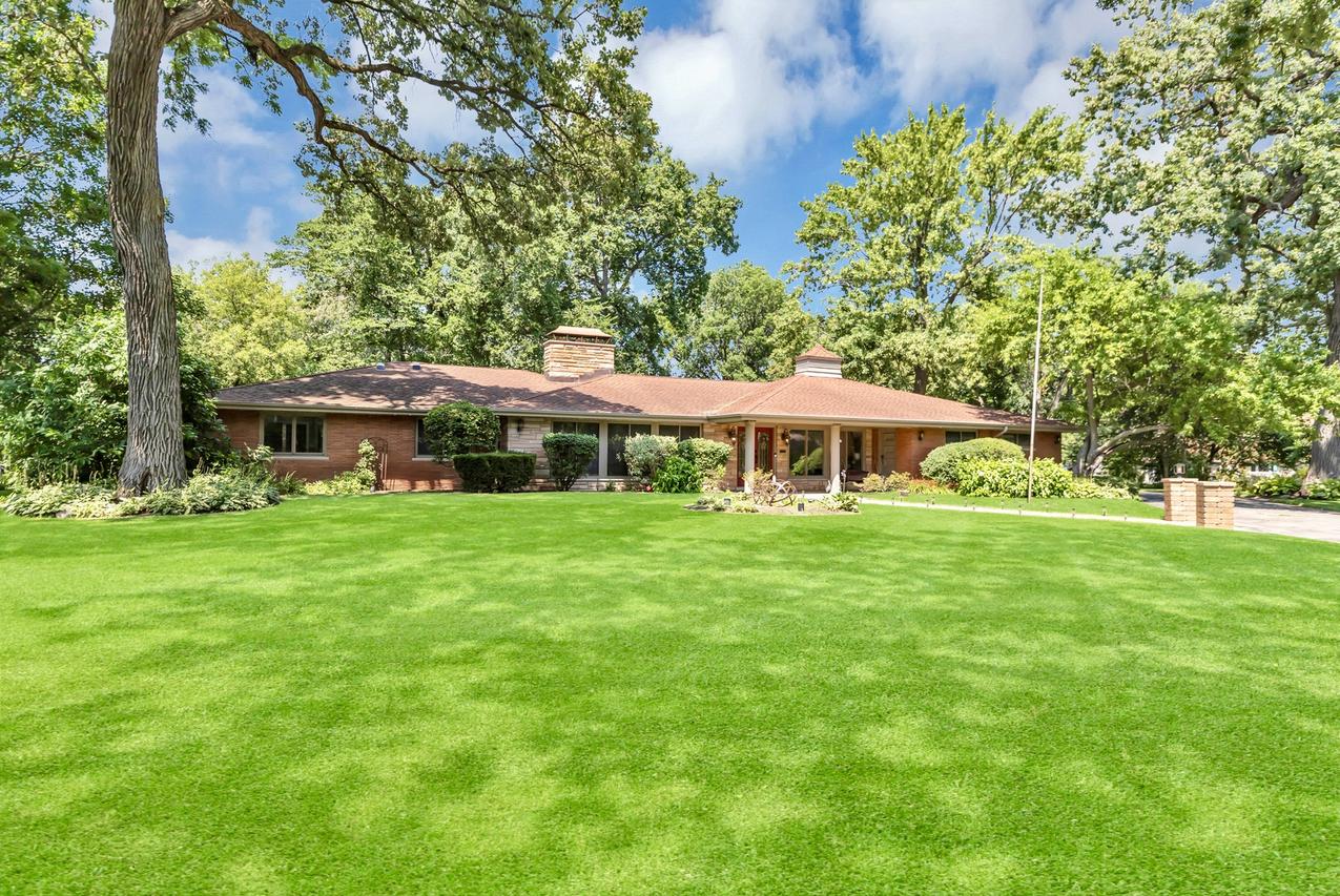 370 Oakwood Ct., Palatine, IL 60067