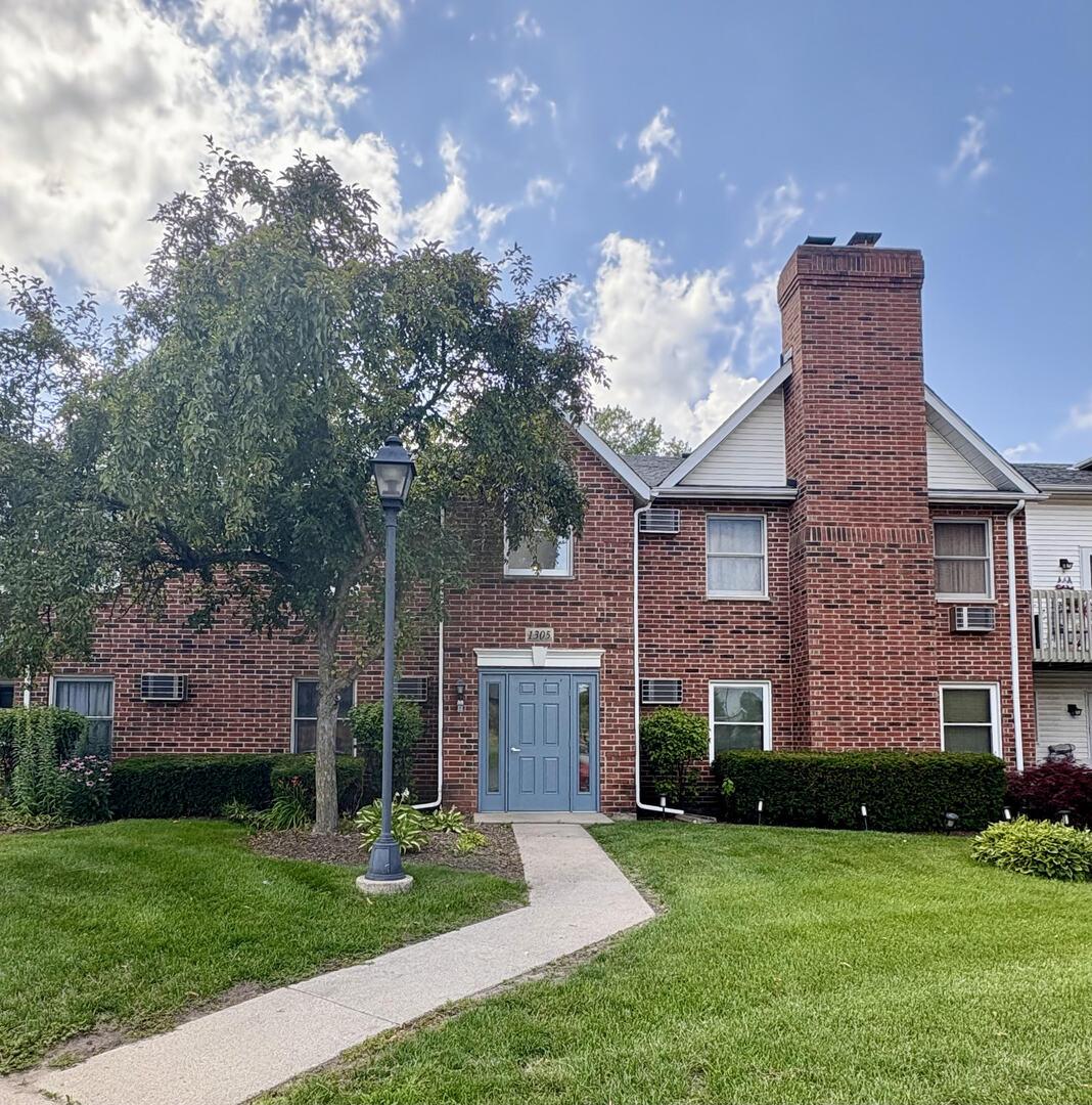 1305 Cunat Ct. #2B, Lake In The Hills, IL 60156