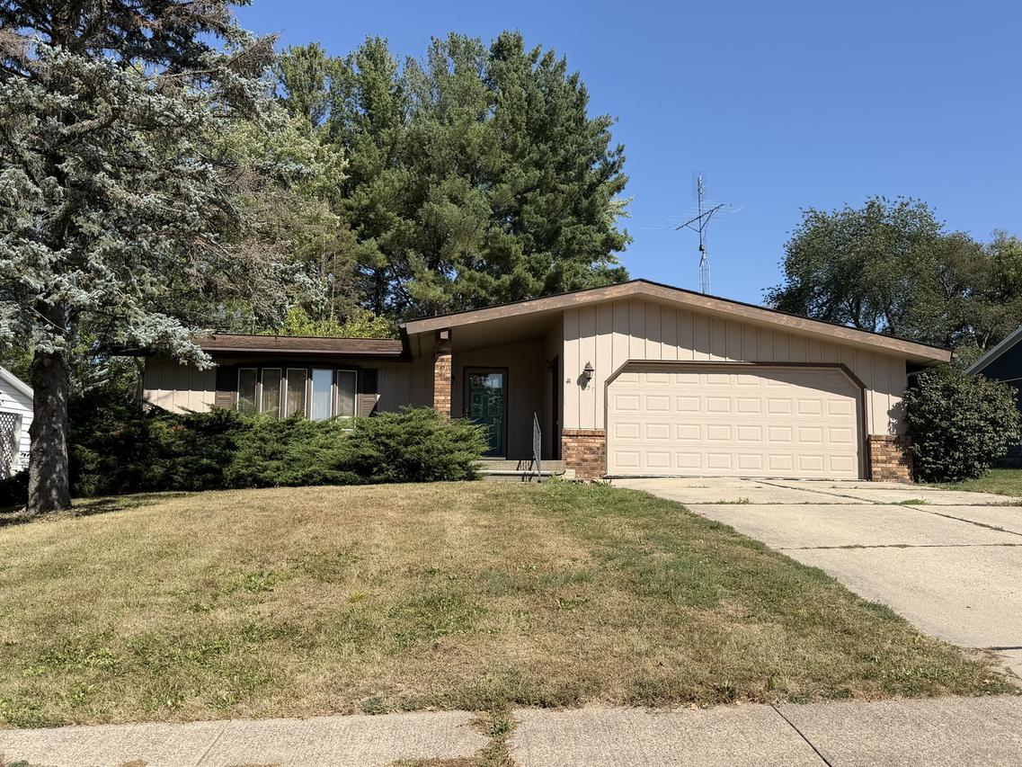 657 N Greenfield Dr., Freeport, IL 61032