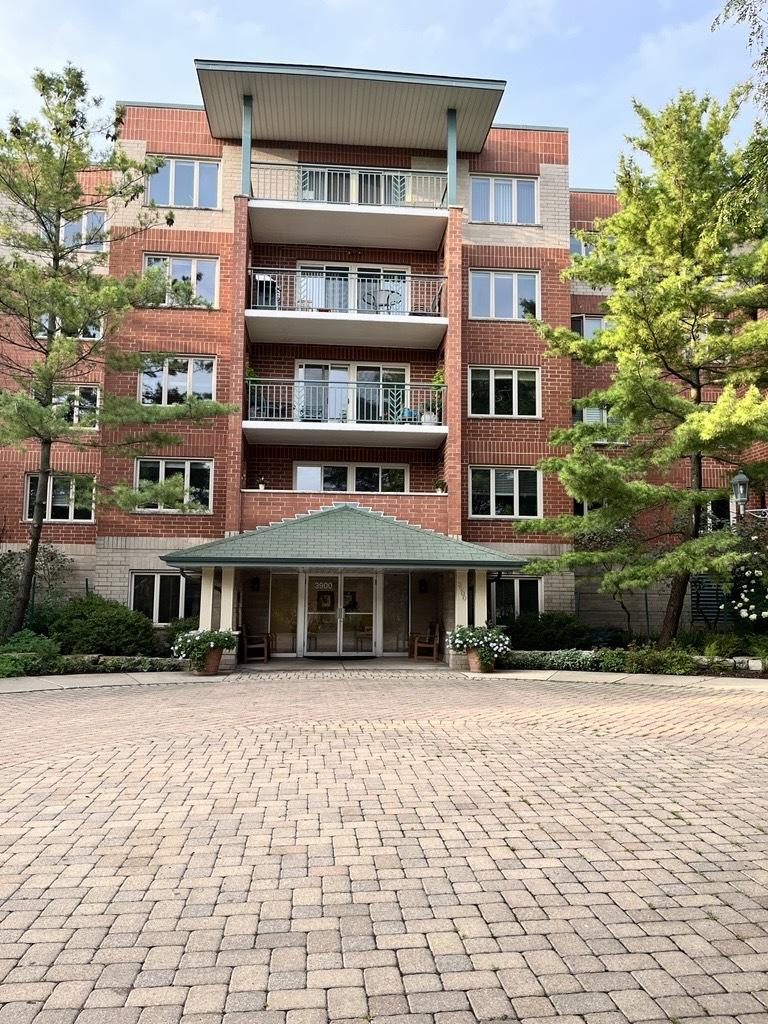 3900 W Bryn Mawr Ave. #208, Chicago, IL 60659