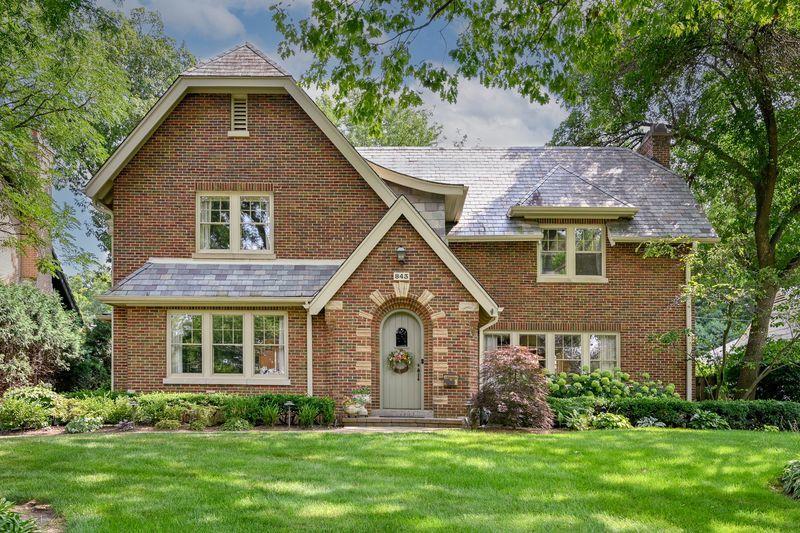 843 Crescent Blvd., Glen Ellyn, IL 60137