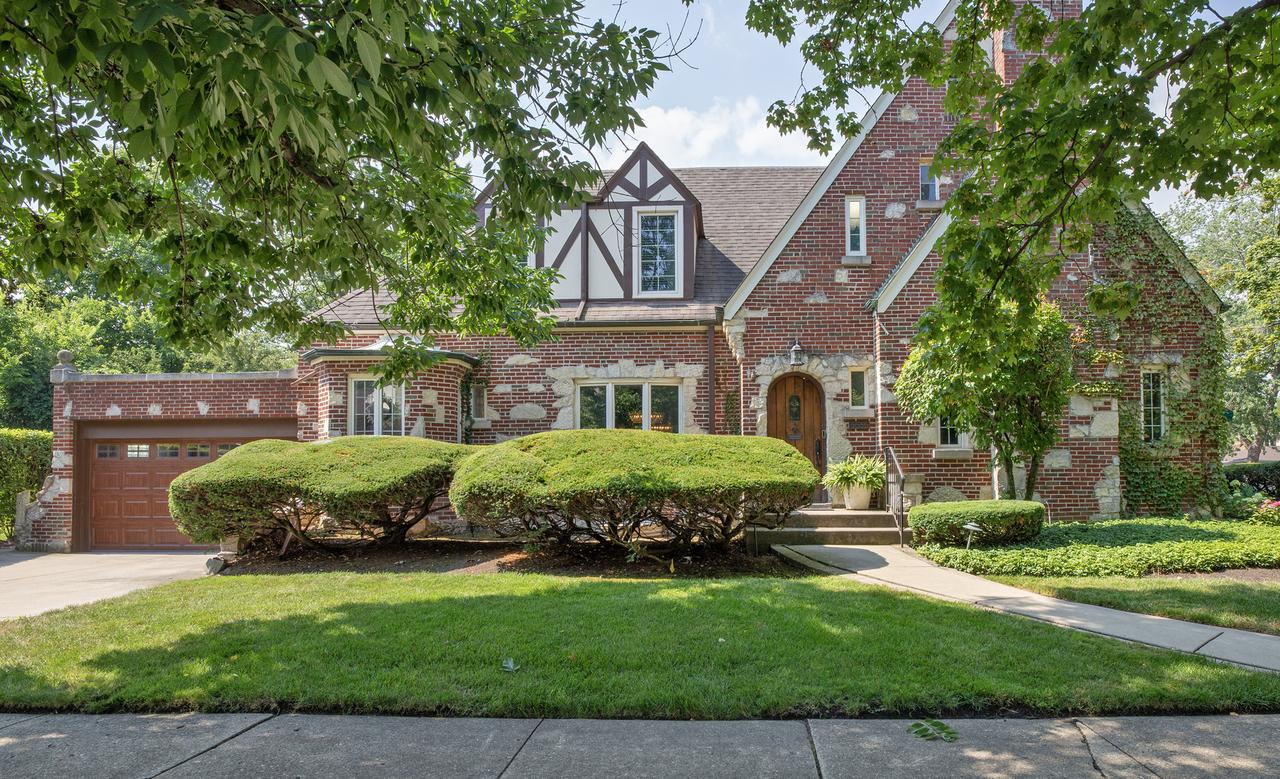 6656 N Sauganash Ave., Lincolnwood, IL 60712