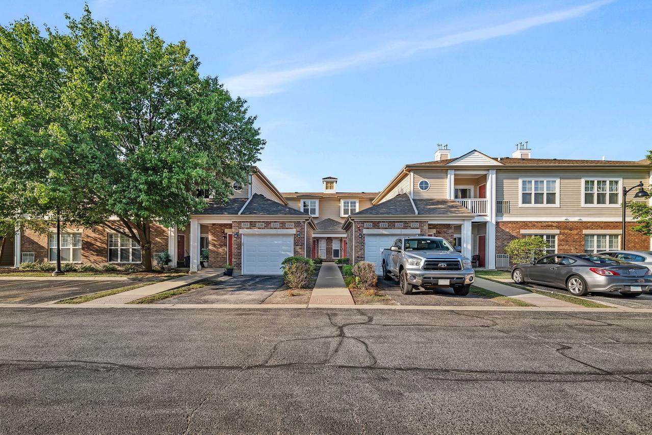 116 Clubhouse Ln., Oswego, IL 60543