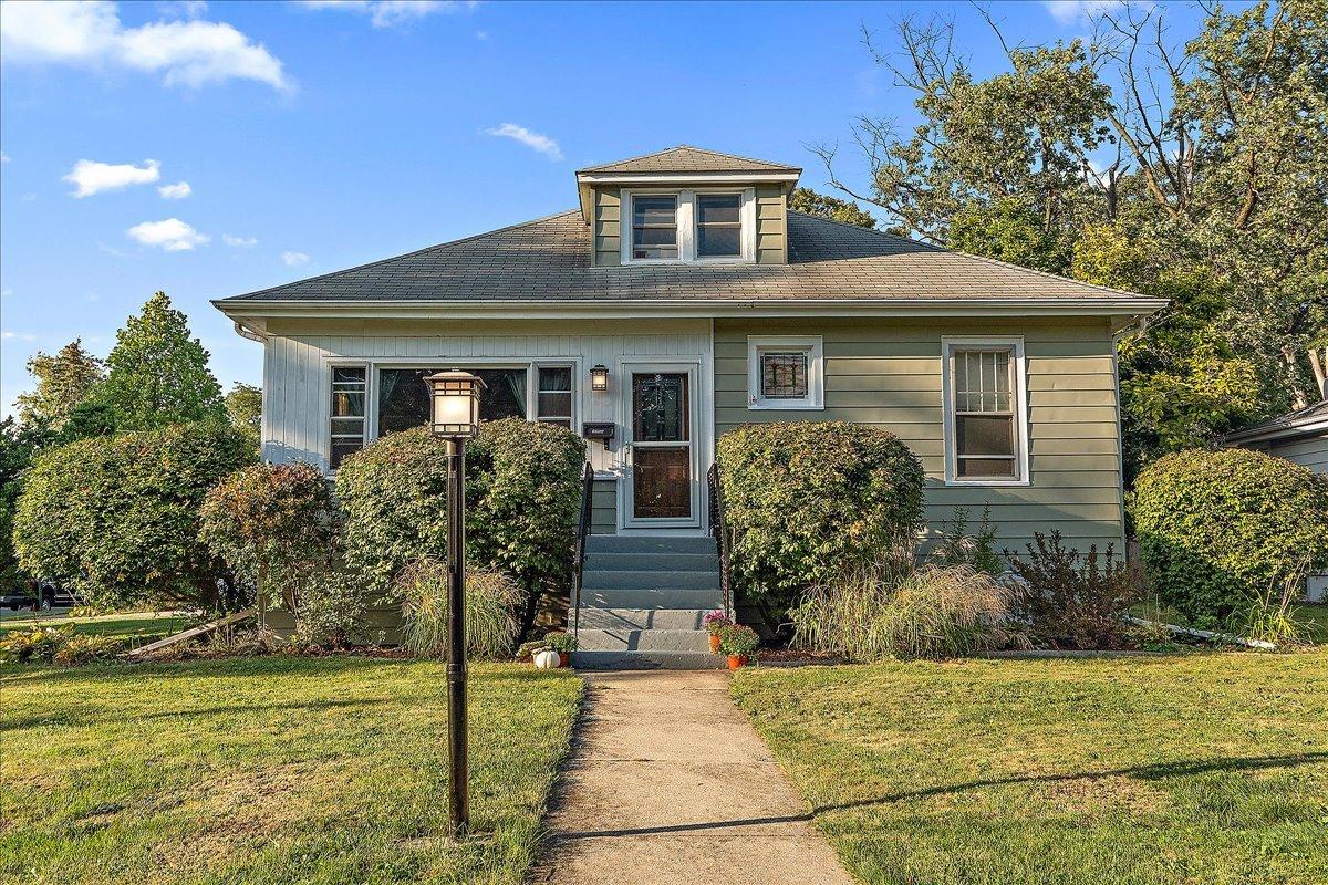 1758 Pine Rd., Homewood, IL 60430