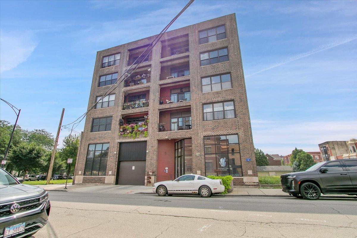 809 E 40th St. #4-4, Chicago, IL 60653