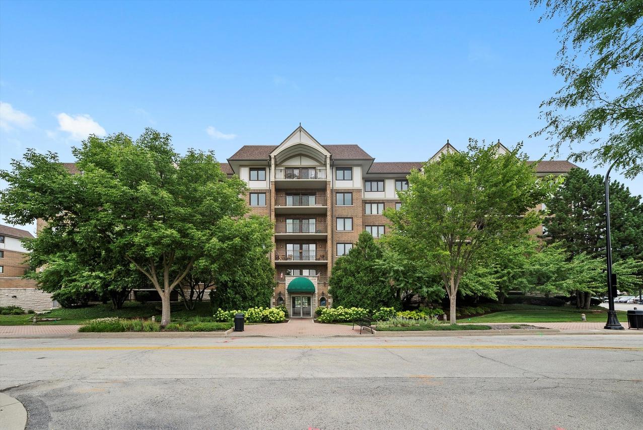 15 S Pine St. #204A, Mount Prospect, IL 60056