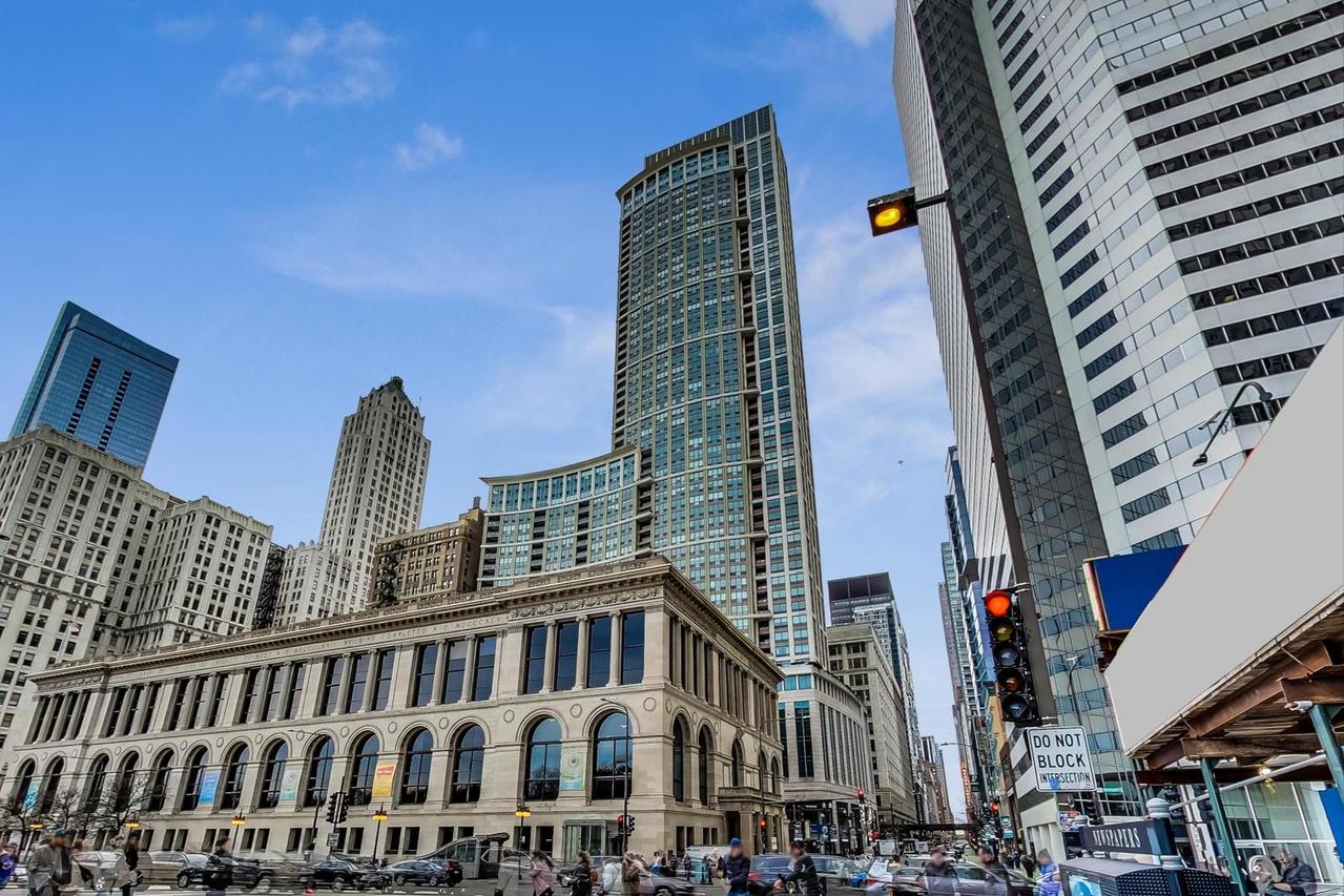130 N Garland Ct. #1806, Chicago, IL 60602
