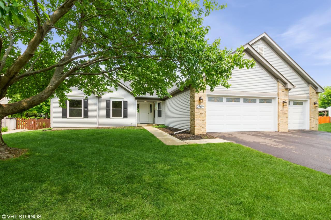 2509 Oak Trails Dr., Aurora, IL 60506