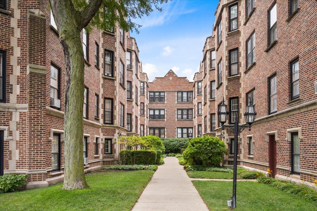 574 Sheridan Sq. #3, Evanston, IL 60202