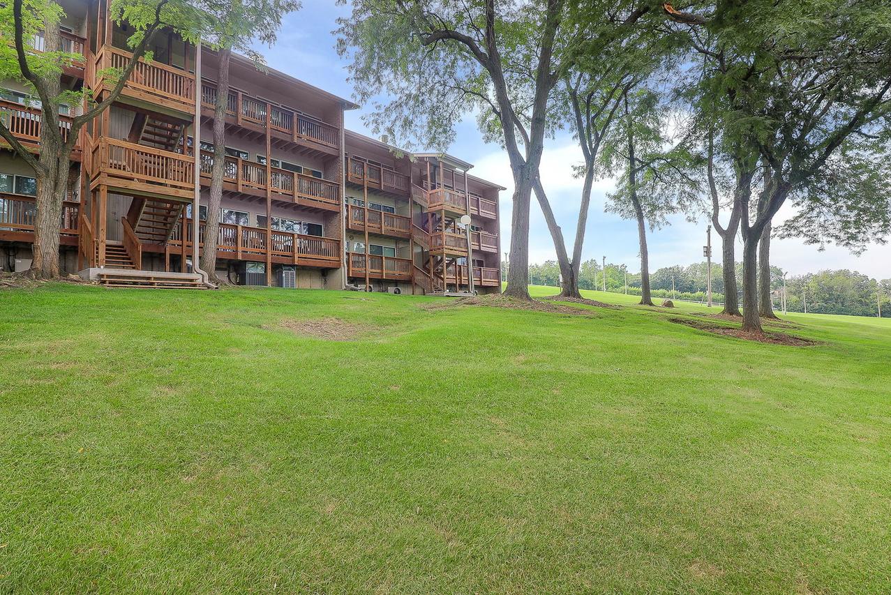 5803 Oakwood Dr. #C, Lisle, IL 60532