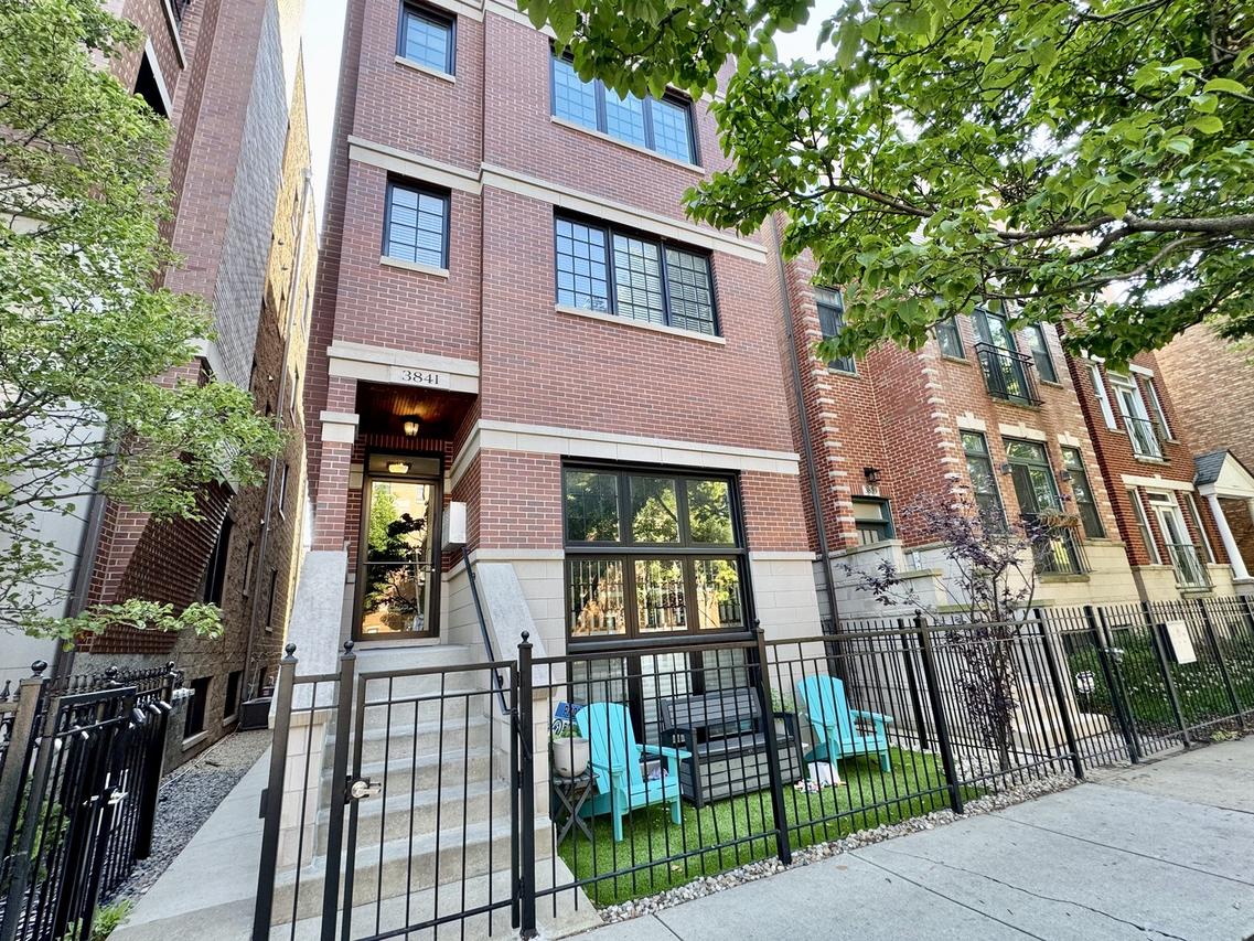 3841 N Southport Ave. #3, Chicago, IL 60613