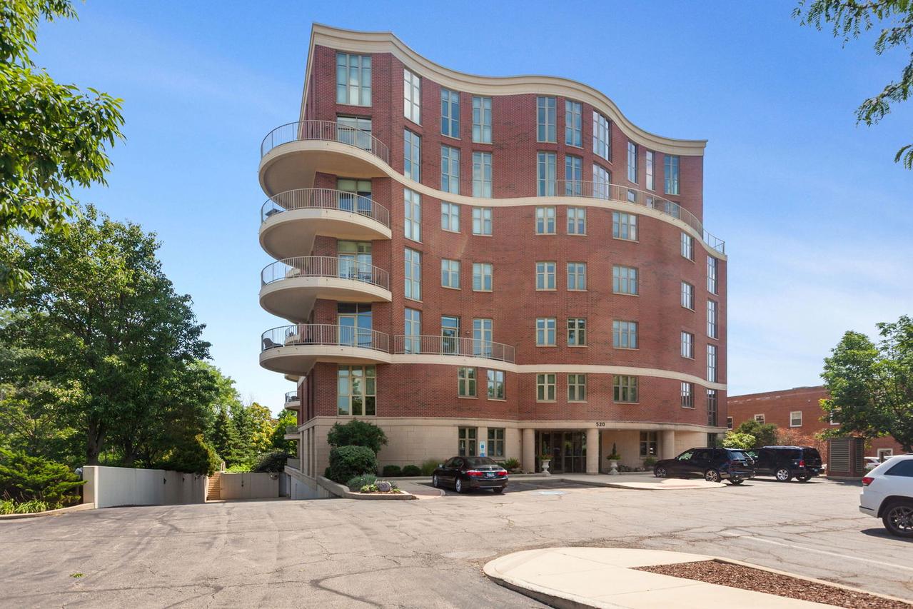 520 S Washington St. #103, Naperville, IL 60540