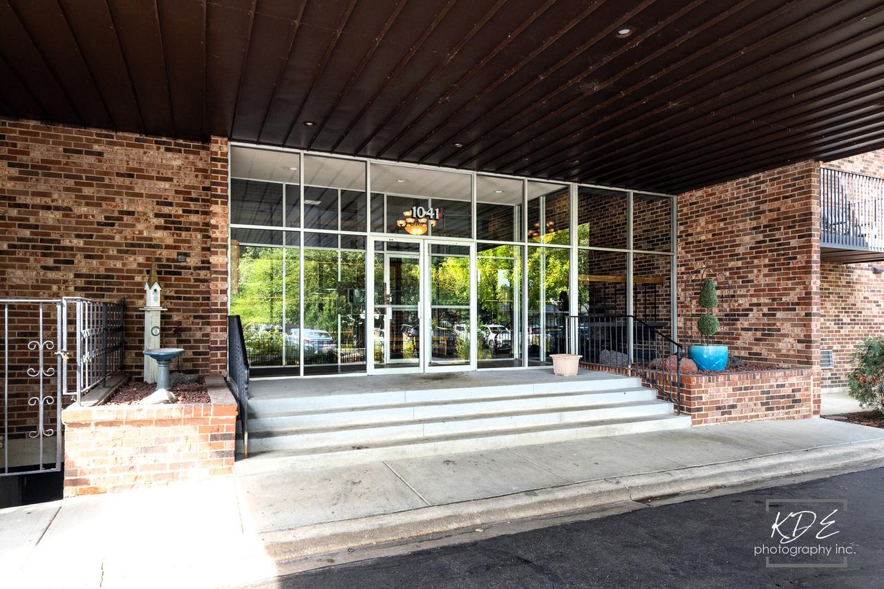 1041 W Ogden Ave. #2-121, Naperville, IL 60563