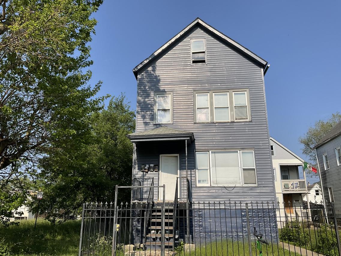 8205 S Houston Ave., Chicago, IL 60617