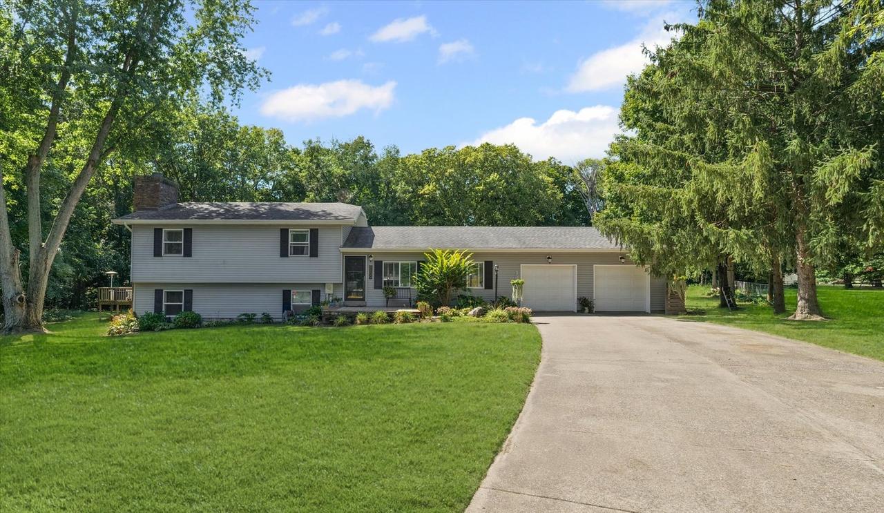 1109 S Clapper Ct., Mahomet, IL 61853