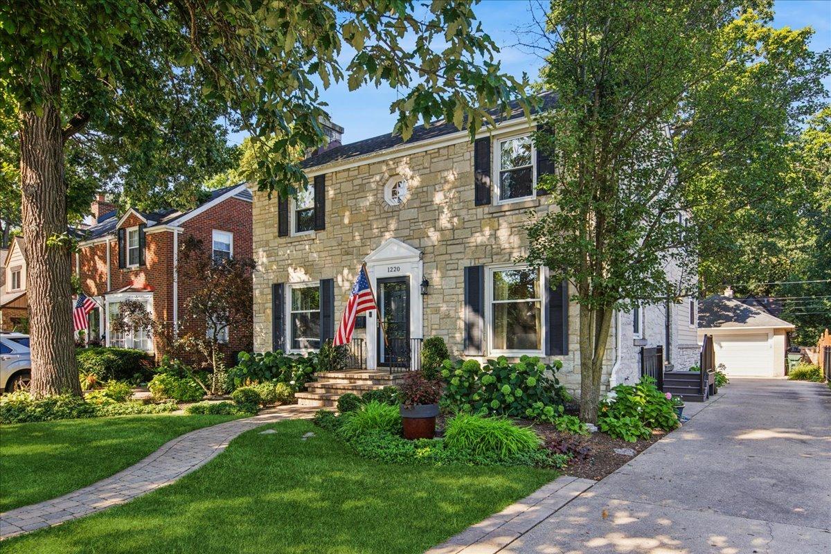 1220 S Knight Ave., Park Ridge, IL 60068