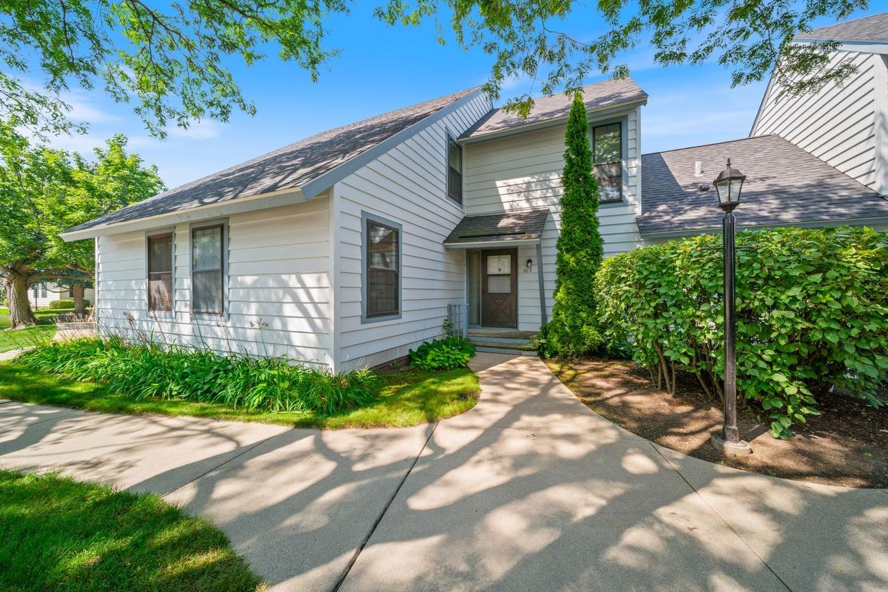 613 Dunham Rd., Gurnee, IL 60031