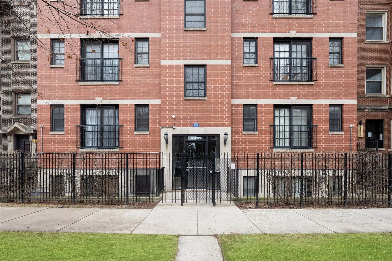 6835 S Cornell Ave. #2S, Chicago, IL 60649