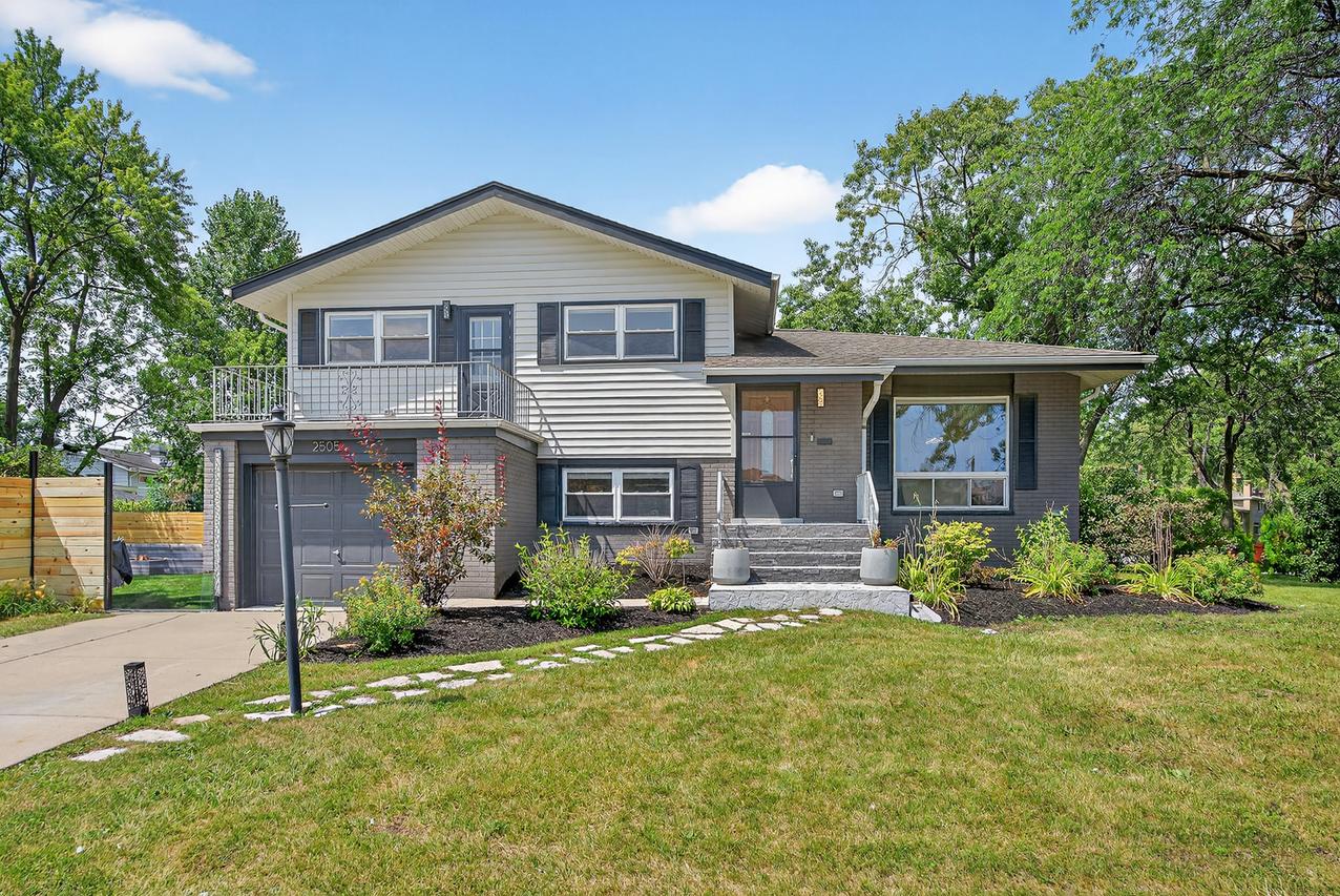 2505 Allison Ct., Glenview, IL 60025