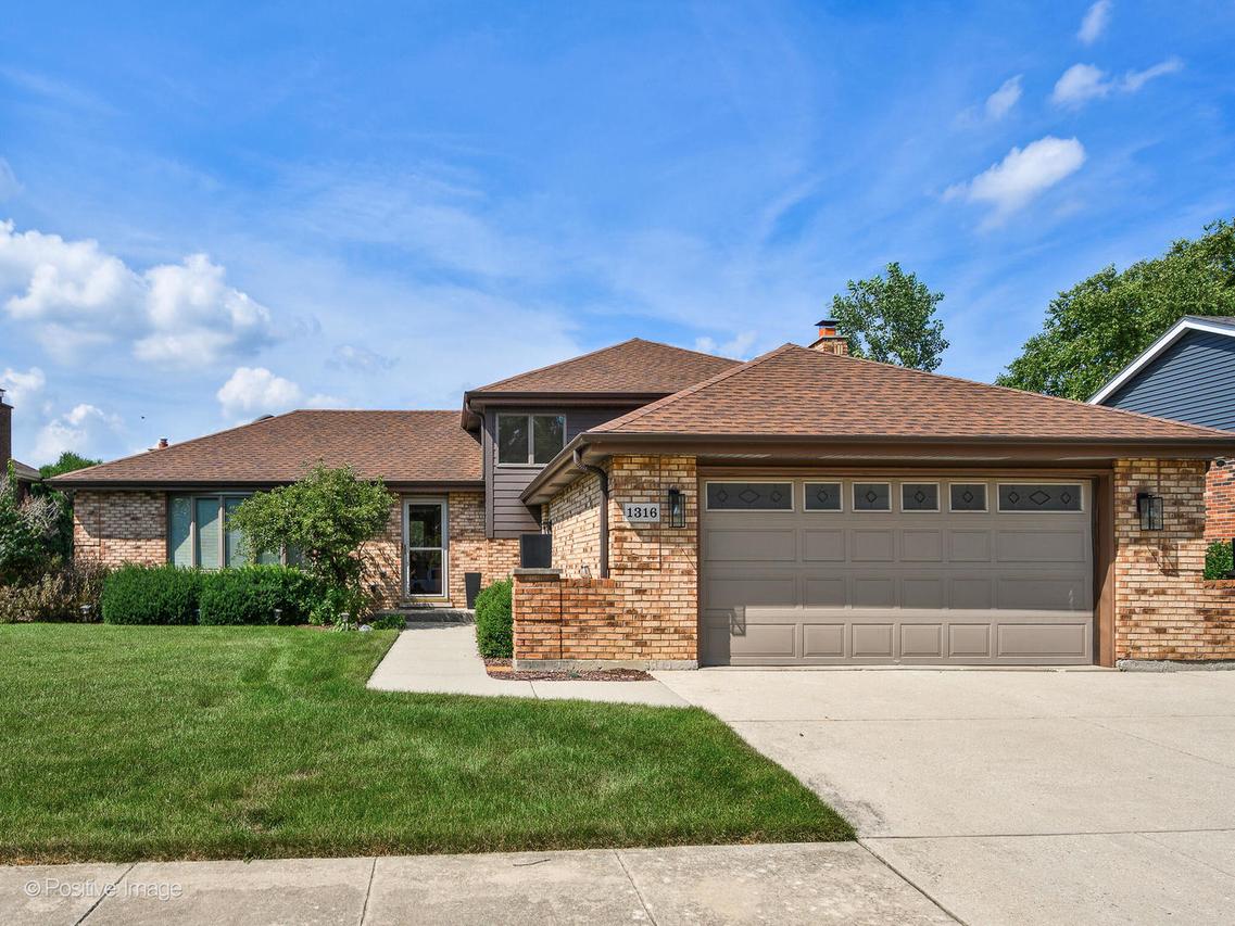 1316 Hughes Ave., Downers Grove, IL 60516